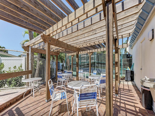 Holmes Beach Stunning Vacation Condo